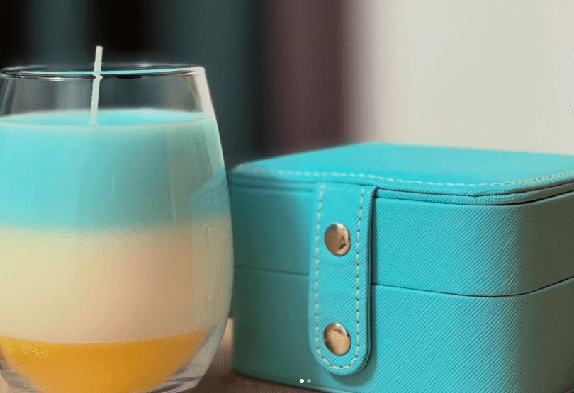 Lumânare pahar cu nori de lămâie, parfum citric proaspăt, cadou aromat handmade